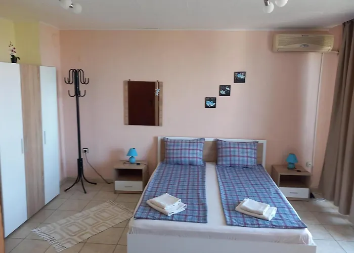 Πανσιόν семейство маврови 3*