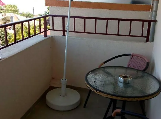 семейство маврови Πανσιόν 3*