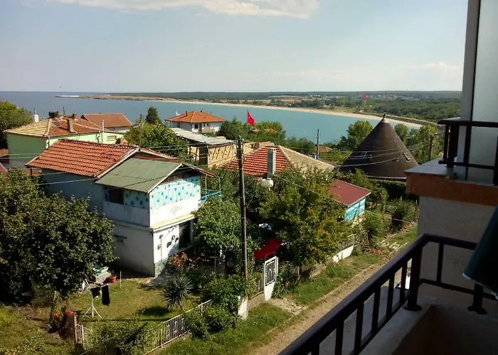 Πανσιόν семейство маврови 3*